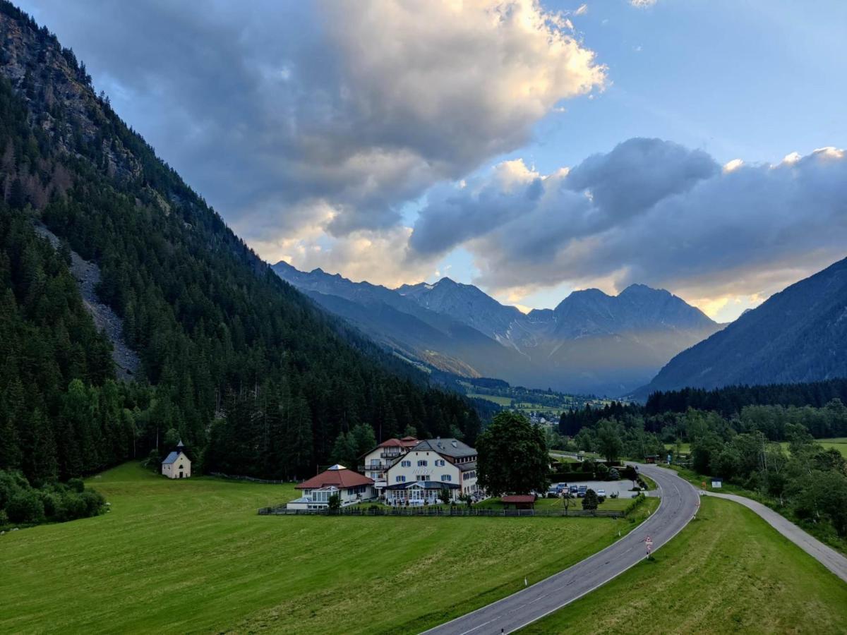 Hotel Bad Salomonsbrunn Anterselva di Mezzo Bagian luar foto